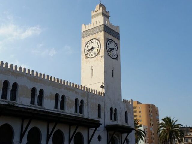 Le minaret-horloge de la gare néo-mauresque d’Oran
