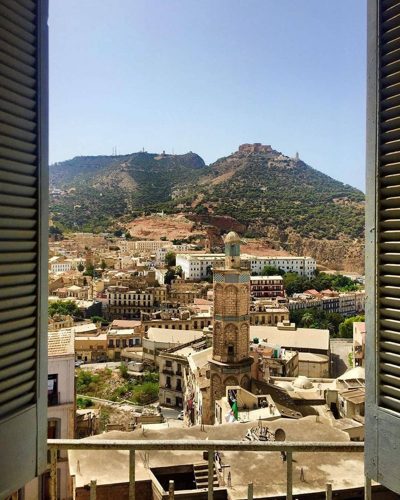 Ruelles et bâtisses historiques du quartier de Sidi El Houari à Oran
