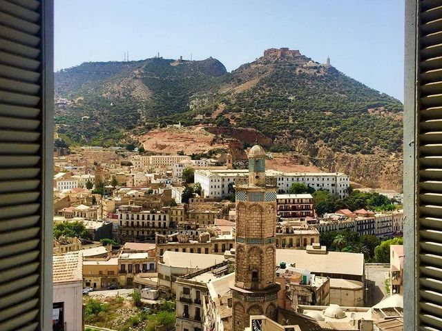 Ruelles et bâtisses historiques du quartier de Sidi El Houari à Oran