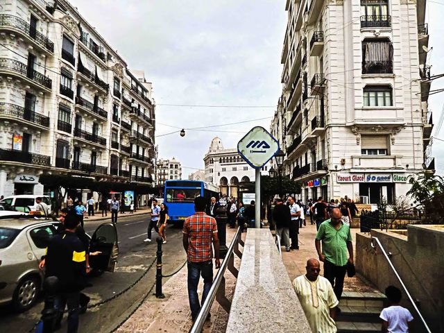 La station de métro Tafourah — Grande Poste à Alger