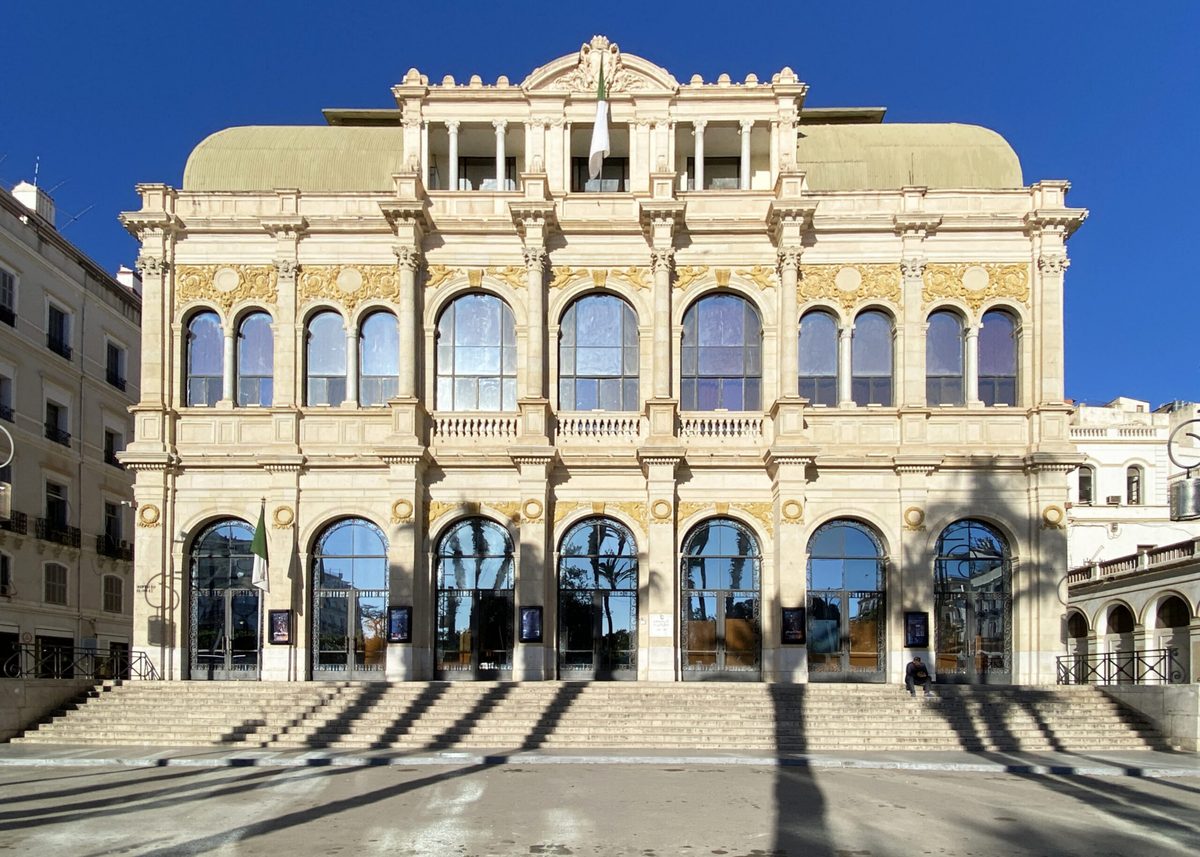 La façade du Théâtre national algérien Mahieddine Bachtarzi à Alger